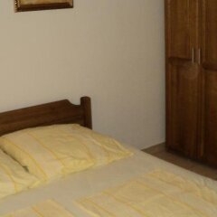 Sun Hostel Budva сейф в номере