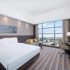 Отель Hampton by Hilton Dubai Airport ОАЭ, Дубай - 1 отзыв об отеле, цены и фото номеров - забронировать отель Hampton by Hilton Dubai Airport онлайн комната для гостей фото 3