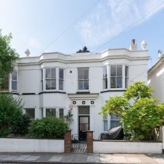 Апартаменты 2 Bedroom Central Brighton Apartment парковка