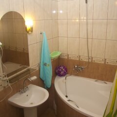 Гостиница Hostel Akteon Lindros Kaliningrad в Калининграде 12 отзывов об отеле, цены и фото номеров - забронировать гостиницу Hostel Akteon Lindros Kaliningrad онлайн Калининград ванная фото 2