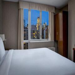 Отель DoubleTree by Hilton New York Downtown 4* Стандартный номер с различными типами кроватей фото 11