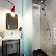 Отель pentahotel Leipzig ванная фото 2