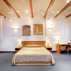 Апартаменты Atrium Suites комната для гостей
