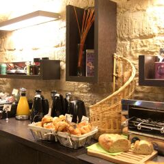 Отель Best Western Hôtel Littéraire Arthur Rimbaud гостиничный бар