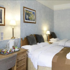 Ambassador Hotel комната для гостей