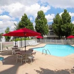 Отель Hawthorn Suites by Wyndham Airport East Hotel США, Колумбус - отзывы, цены и фото номеров - забронировать отель Hawthorn Suites by Wyndham Airport East Hotel онлайн бассейн