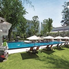 Отель Lone Pine Hotel Малайзия, Пенанг - отзывы, цены и фото номеров - забронировать отель Lone Pine Hotel онлайн бассейн фото 3