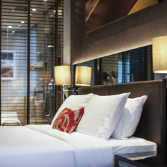 Отель The Continent Bangkok by Compass Hospitality 4* Стандартный номер с различными типами кроватей фото 50
