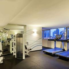 Отель Wyndham Grand Chicago Riverfront фитнесс-зал