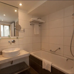 Отель B-aparthotel Grand Place Бельгия, Брюссель - 2 отзыва об отеле, цены и фото номеров - забронировать отель B-aparthotel Grand Place онлайн ванная фото 2