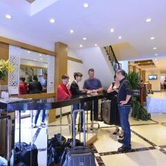 Отель Golden Sun Suites Hotel Вьетнам, Ханой - отзывы, цены и фото номеров - забронировать отель Golden Sun Suites Hotel онлайн гостиничный бар