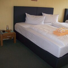 Gasthof Ehrl In Essing Germany From 115 Photos Reviews Zenhotels Com
