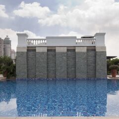 Отель Holiday Inn Guangzhou Shifu бассейн