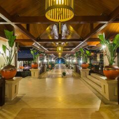 Отель Ravindra Beach Resort And Spa интерьер отеля