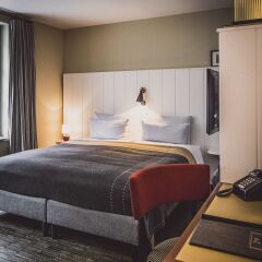 Отель Henri Hotel Hamburg Downtown Германия, Гамбург - 1 отзыв об отеле, цены и фото номеров - забронировать отель Henri Hotel Hamburg Downtown онлайн сейф в номере
