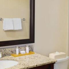 Отель Travelodge Calgary Macleod Trail Канада, Калгари - отзывы, цены и фото номеров - забронировать отель Travelodge Calgary Macleod Trail онлайн ванная фото 2