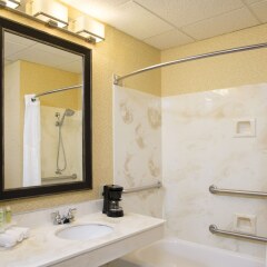 Отель Holiday Inn Express & Suites Gahanna/Columbus Airport E США, Гаханна - отзывы, цены и фото номеров - забронировать отель Holiday Inn Express & Suites Gahanna/Columbus Airport E онлайн ванная фото 2