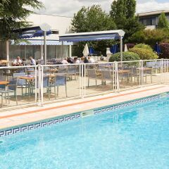 Отель Novotel Massy Palaiseau бассейн