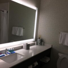 Отель Holiday Inn Express Ex I-71 / OH State Fair / Expo Center ванная