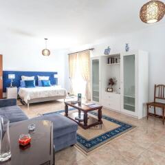 Отель With 3 Bedrooms in Caloura, With Furnished Terrace and Wifi Португалия, Агуа-де-Пау - отзывы, цены и фото номеров - забронировать отель With 3 Bedrooms in Caloura, With Furnished Terrace and Wifi онлайн комната для гостей фото 3