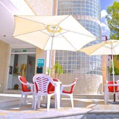 Отель Hostal Residencia Molins Park