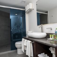 Отель Park Inn by Radisson Mazatlán ванная фото 2