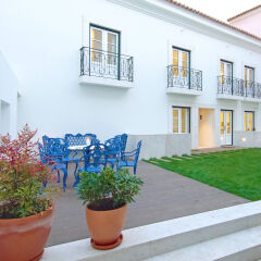 Отель Alma Moura Residences