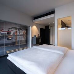 Отель V8 Hotel Koln @MOTORWORLD, an Ascend Hotel Collection Member Германия, Кёльн - отзывы, цены и фото номеров - забронировать отель V8 Hotel Koln @MOTORWORLD, an Ascend Hotel Collection Member онлайн комната для гостей фото 3