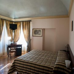 Отель San Claudio Корридония сейф в номере