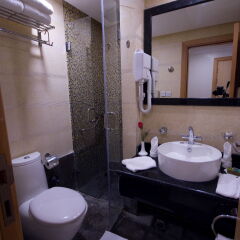 Dar Al Eiman Grand Hotel in Mecca, Saudi Arabia from 67$, photos, reviews - zenhotels.com bathroom photo 2