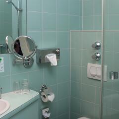 Отель Helvetia Hotel Munich City Center Германия, Мюнхен - 2 отзыва об отеле, цены и фото номеров - забронировать отель Helvetia Hotel Munich City Center онлайн ванная