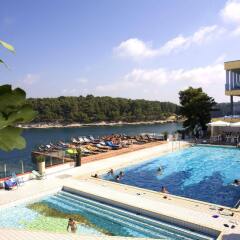 Отель Horizont Resort бассейн