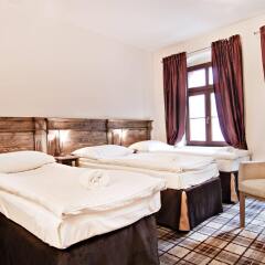 Отель Five Stars Luxury Hostel Польша, Вроцлав - отзывы, цены и фото номеров - забронировать отель Five Stars Luxury Hostel онлайн комната для гостей фото 4