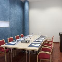 Отель Holiday Inn Express Barcelona - Molins de Rei