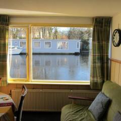 Отель Houseboat under the Mill комната для гостей