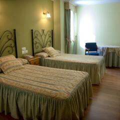 Hotel Alpina Вильянуэва-де-Ароса комната для гостей