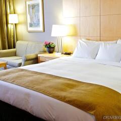 Отель Radisson Hotel Toronto East Канада, Торонто - отзывы, цены и фото номеров - забронировать отель Radisson Hotel Toronto East онлайн комната для гостей фото 5