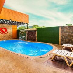 Отель Patong Holiday бассейн