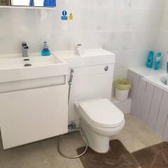 Отель Martindale Holiday Home Великобритания, Манчестер - отзывы, цены и фото номеров - забронировать отель Martindale Holiday Home онлайн ванная фото 2