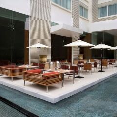 Отель Courtyard By Marriott Бангкок бассейн фото 3