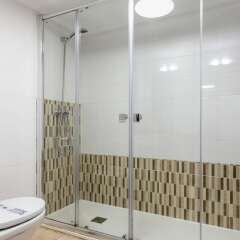 Отель Zubieta by Forever Rentals. 4 Bedroom Apartment. Wifi. Groups. 80m. Beach Испания, Сан-Себастьян - отзывы, цены и фото номеров - забронировать отель Zubieta by Forever Rentals. 4 Bedroom Apartment. Wifi. Groups. 80m. Beach онлайн ванная