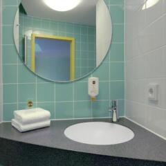 Отель B&B Hotel Berlin-Airport Германия, Грос-Кёрис - отзывы, цены и фото номеров - забронировать отель B&B Hotel Berlin-Airport онлайн ванная фото 2