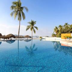 Отель Krystal Beach Acapulco бассейн
