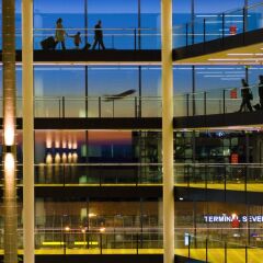 Отель Courtyard by Marriott Prague Airport бассейн
