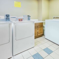 Отель Super 8 by Wyndham Calgary/Airport Канада, Калгари - отзывы, цены и фото номеров - забронировать отель Super 8 by Wyndham Calgary/Airport онлайн интерьер отеля фото 2