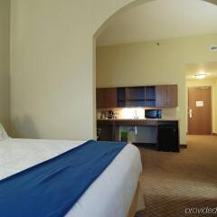 Holiday Inn Express Hotel and Suites Mankato East комната для гостей фото 3