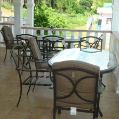 Burcasa: Bed & Breakfast in Bequia, St. Vincent and the Grenadines from 140$, photos, reviews - zenhotels.com balcony
