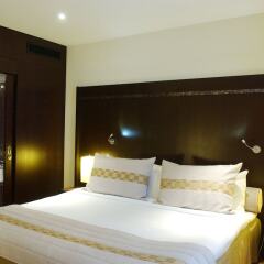 Отель Crowne Plaza Brussels - Le Palace Бельгия, Брюссель - 2 отзыва об отеле, цены и фото номеров - забронировать отель Crowne Plaza Brussels - Le Palace онлайн комната для гостей фото 5