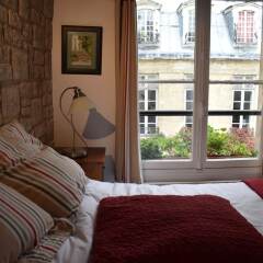 Апартаменты Charming Apartment Near Le Marais комната для гостей фото 3