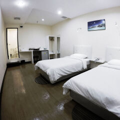 Отель Vplace Silom Бангкок сейф в номере